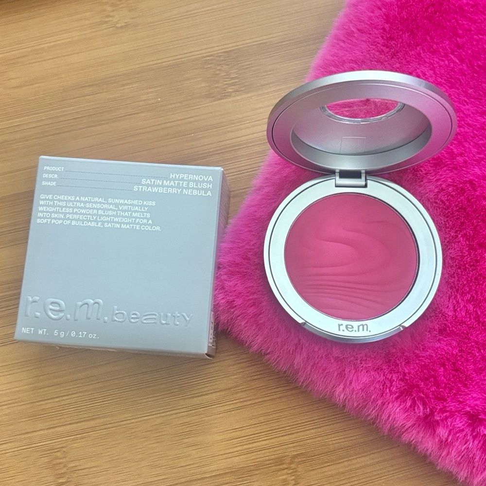 R.E.M Beauty Hypernova Satin Matte Blush in Strawberry Nebula